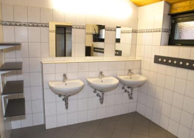 Gehöft Gruppenhaus Sanitärbereich